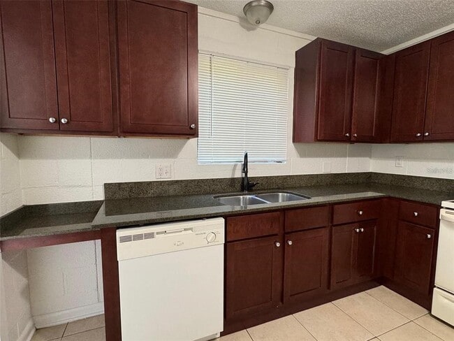 2547 S Mills Ave Unidad 2