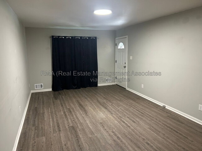 Photo - 252 N McDonough Rd