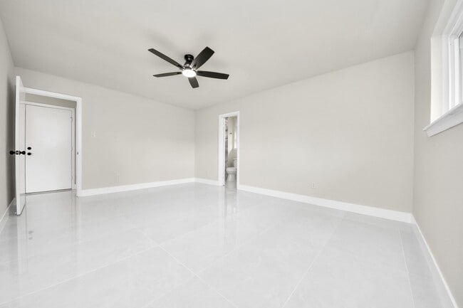 Building Photo - 7403 Shady Arbor Ln