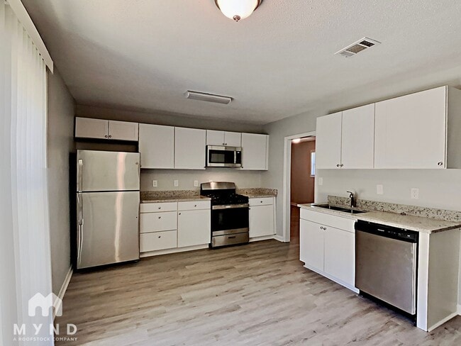 Photo - 8989 Leaf Ln