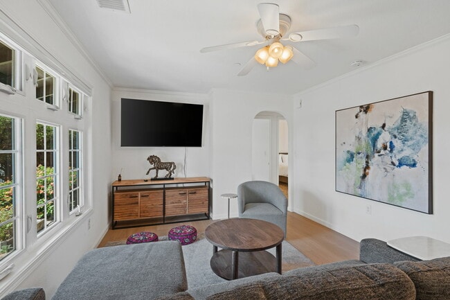 Photo - 205 Haydon St