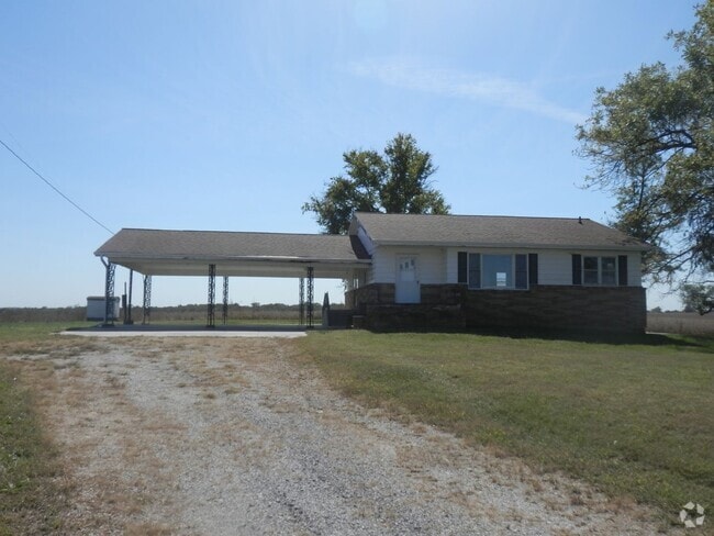 Building Photo - 3 Bed 2 Bath Farmhouse!