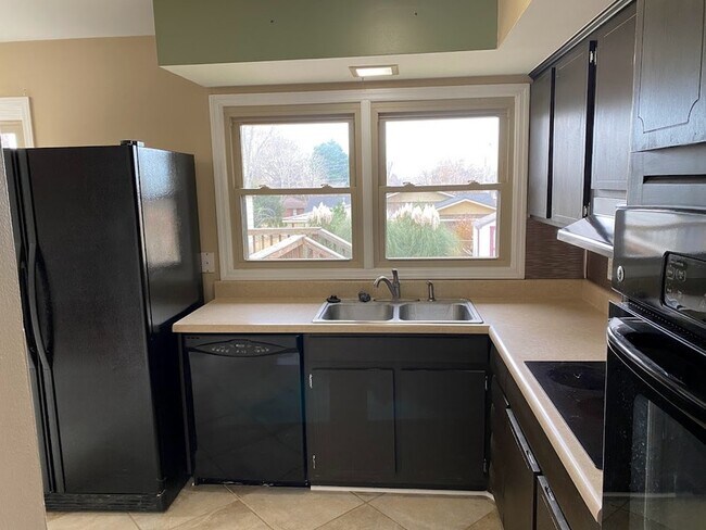 Photo - 2103 Chambers Dr NE