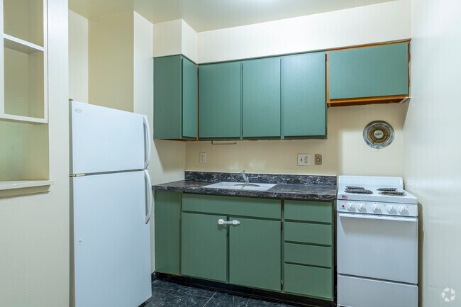 1BR, 1BA - 700SF - Balcony - Kitchen
