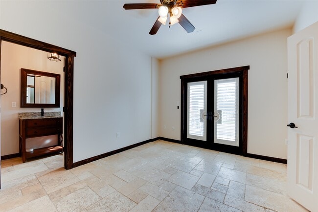 Photo - 905 W 22nd St