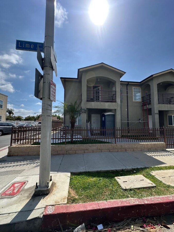 Photo - 1094 Lime Ave Apartamento