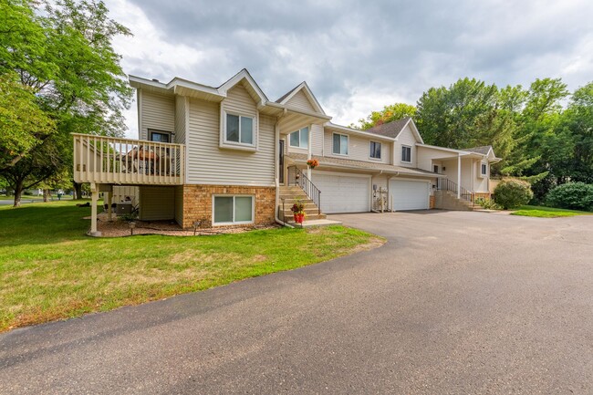 Rare maple grove 3 bed townhouse for lease! - Rare maple grove 3 bed townhouse for lease!