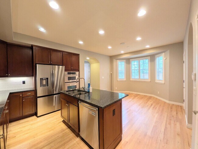 2927 Akron Ct