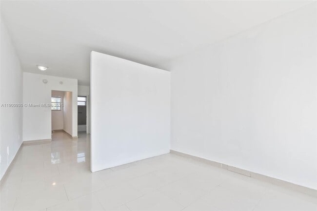 Photo - 1685 Jefferson Ave Unidad 3