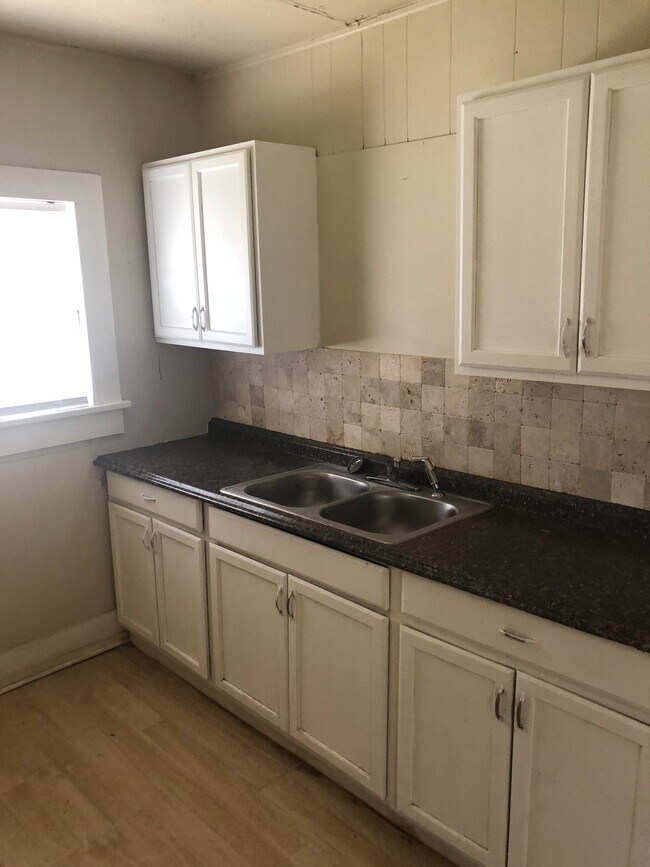 Photo - 1708 Avenue N