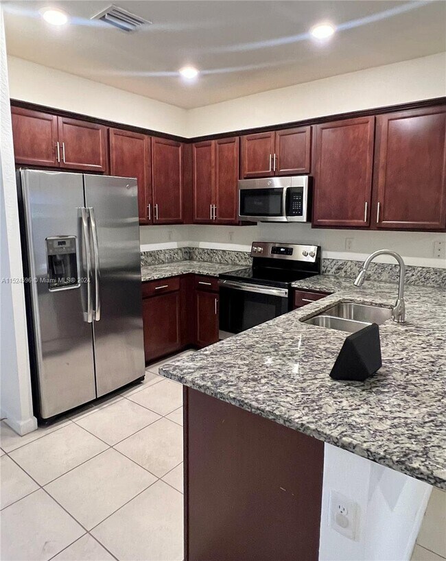 6495 N Anise Ct Townhome Townhome Rental in Davie FL