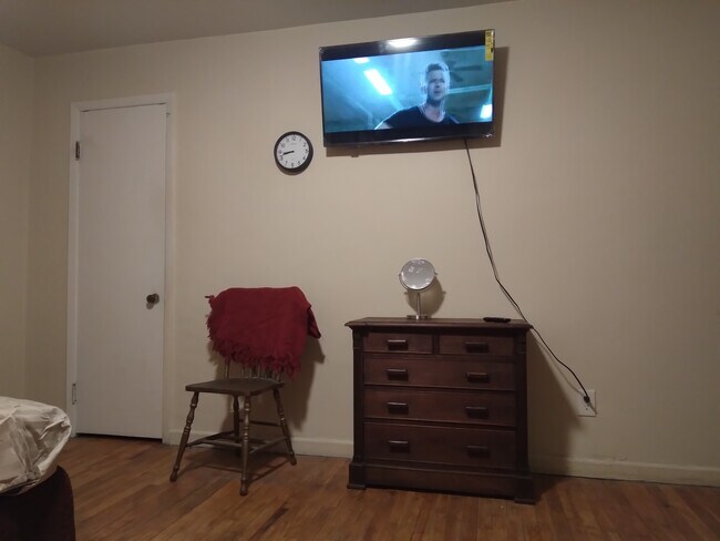 Closet - 569 W Broadway