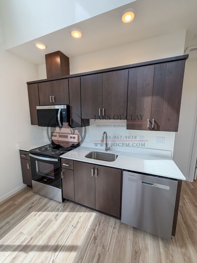 Photo - 2584 Gilbert St S