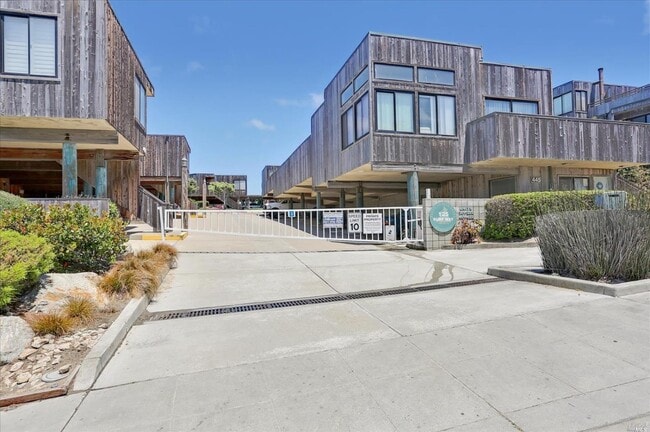 Photo - 1 Surf Way Unidad 211