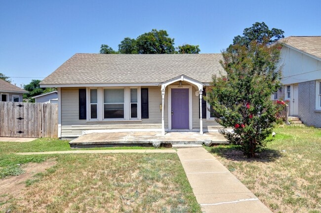 Building Photo - 2 Bedroom Bungalow - COMING SOON. Rental