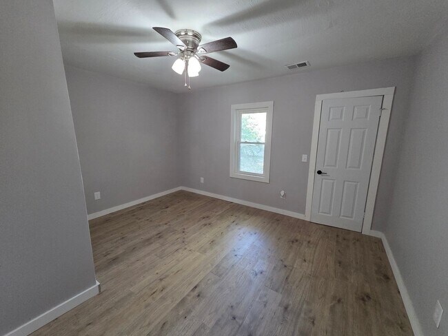 Photo - Charming 3-Bedroom Ranch Home with Fenced ...