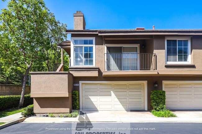 Building Photo - Charming end-unit home in Anaheim