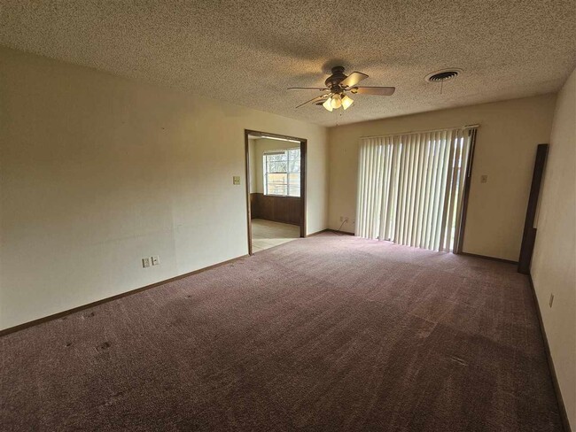 Photo - 1437 NW Great Plains Blvd