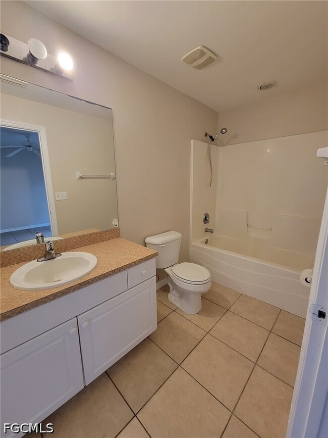 Photo - 1137 Deauville St E