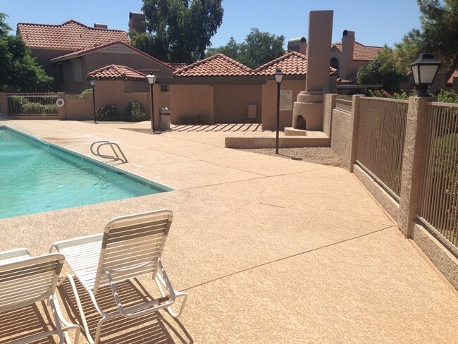 Photo - **BEAUTIFUL 2br/2.5ba TOWNHOME (ELLIOTT & ARIZONA AVE)