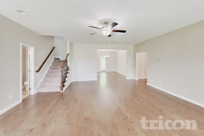 Photo - 925 Beverly Ct