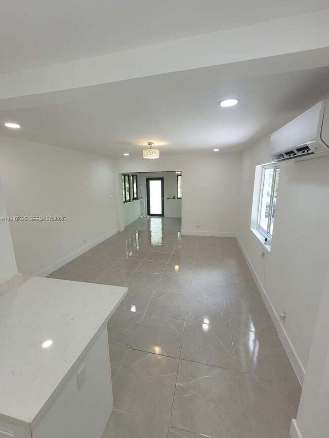 Photo - 2823 Polk St