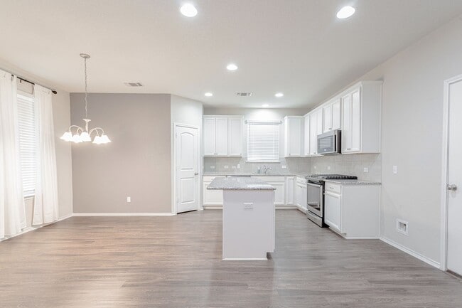 Photo - 632 Reinhardt Blvd