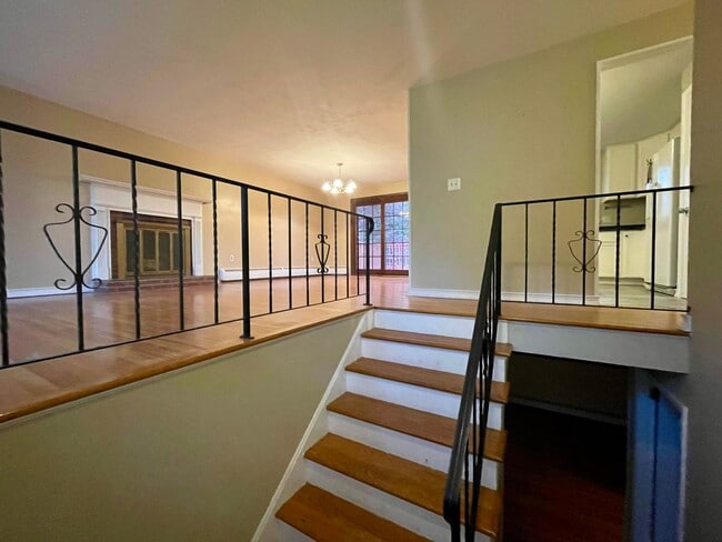 Photo - Beautiful Raised Ranch House in Gales Ferry!