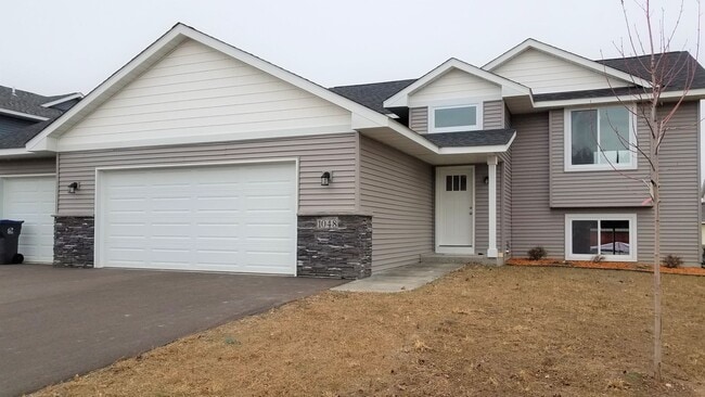 Building Photo - Single Family Home - Great location!