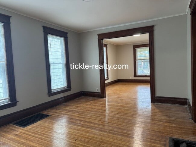 Photo - 4 Bedroom Park Ave House - 2 Full Baths, D...