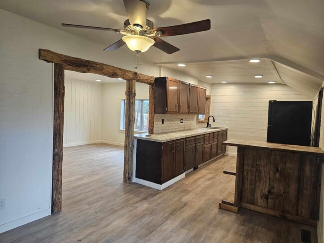 Photo - 127 W Colfax St