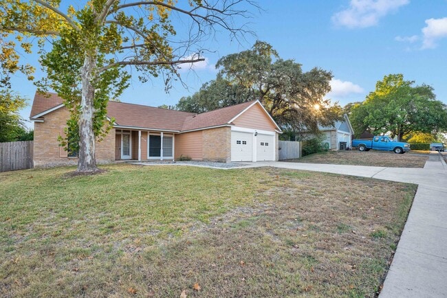 Building Photo - Charming 4-Bedroom Home with a Pool!