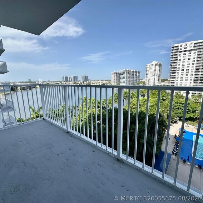 Photo - 2851 NE 183rd St Unit 914E