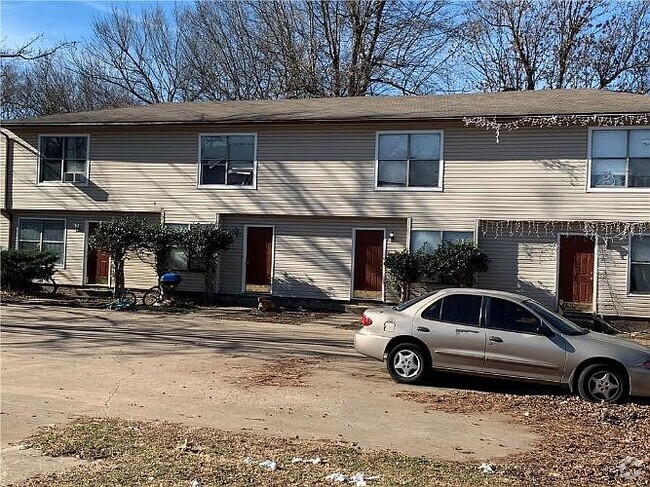 Building Photo - 525 N Betty Jo Dr Rental