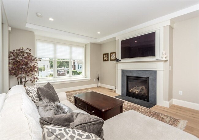 Photo - 7 Floral Ave