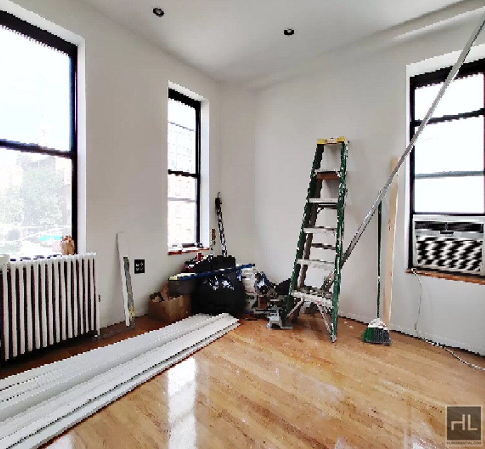 Photo - Sun-Filled 3BR in the Heart of the East Village | W/D in Unit Unidad 7