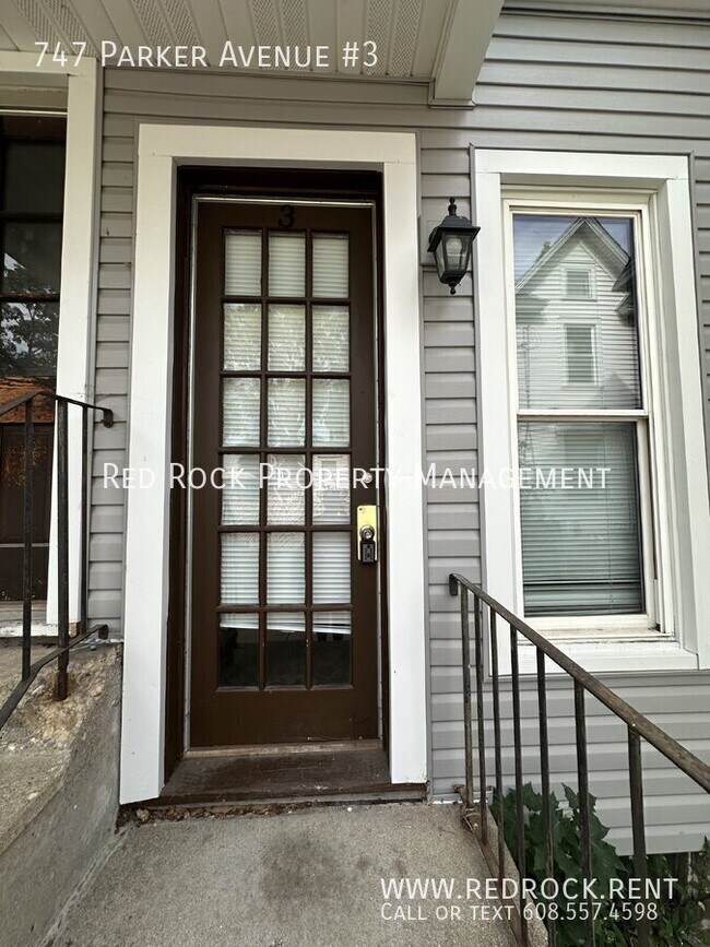 Building Photo - 747 Parker Ave Unit 3