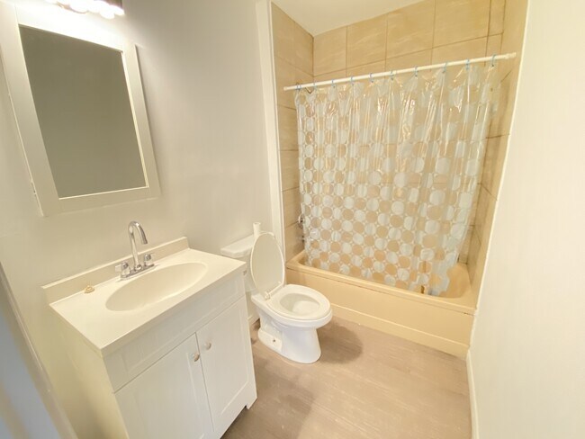 Photo - 129 Emerald St S Unit 2