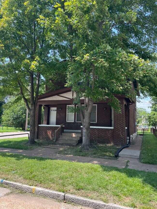 Photo - "Charming 2-Bed/ 1 bath 2nd Floor Retreat on Pennsylvania Avenue – with wood floors and a usable ...