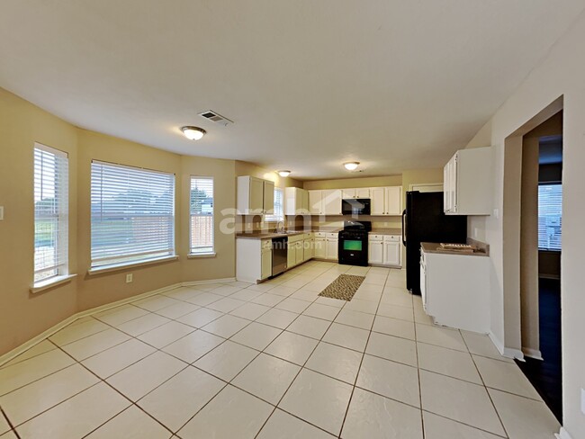 Photo - 4135 President's Dr W