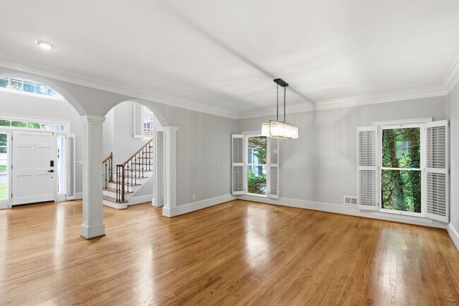 Photo - 4563 Fountain Dr NE