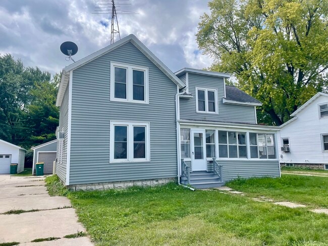 Building Photo - 360 Grove St Rental