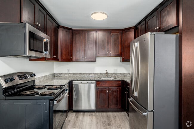 2BR, 1BA - 875SF - Kitchen