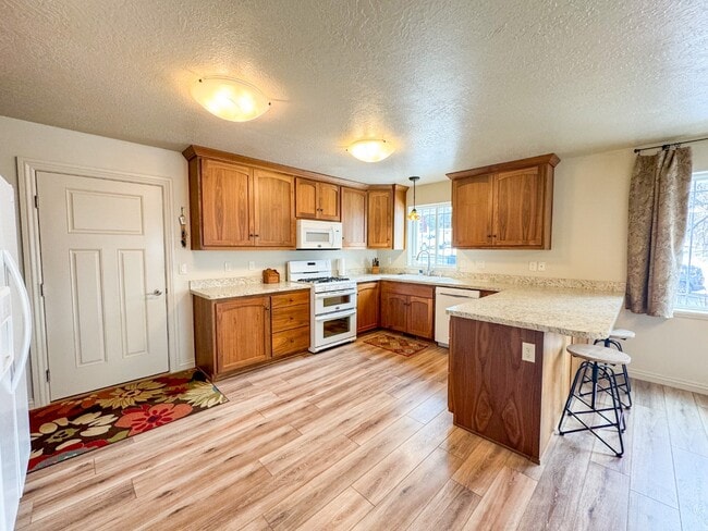 Photo - 130 N 400 E