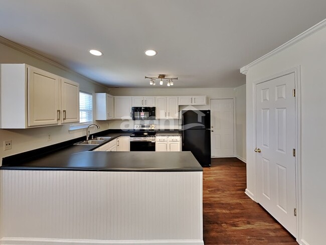 Photo - 1606 Harrison Way