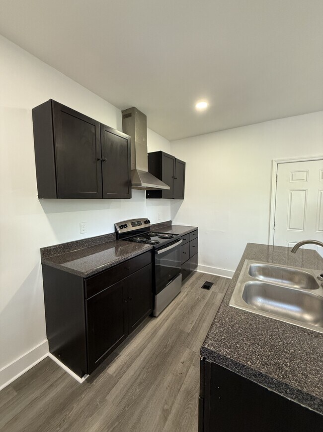 Photo - 1031 Cotton Ave SW