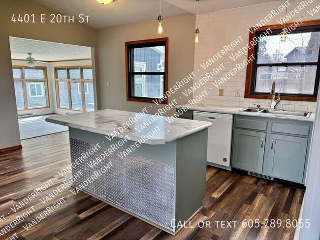 Photo - 4401 E 20th St