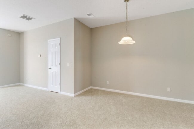 Photo - 3 Bed, 2. 5 Bath Like New Townhome in Richmond Hill