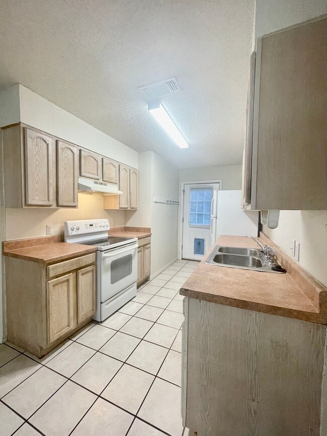 Photo - 1629 Gordon St
