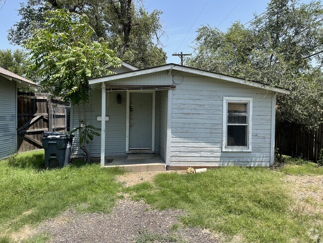 Building Photo - 907 Sunset Terrace Rental